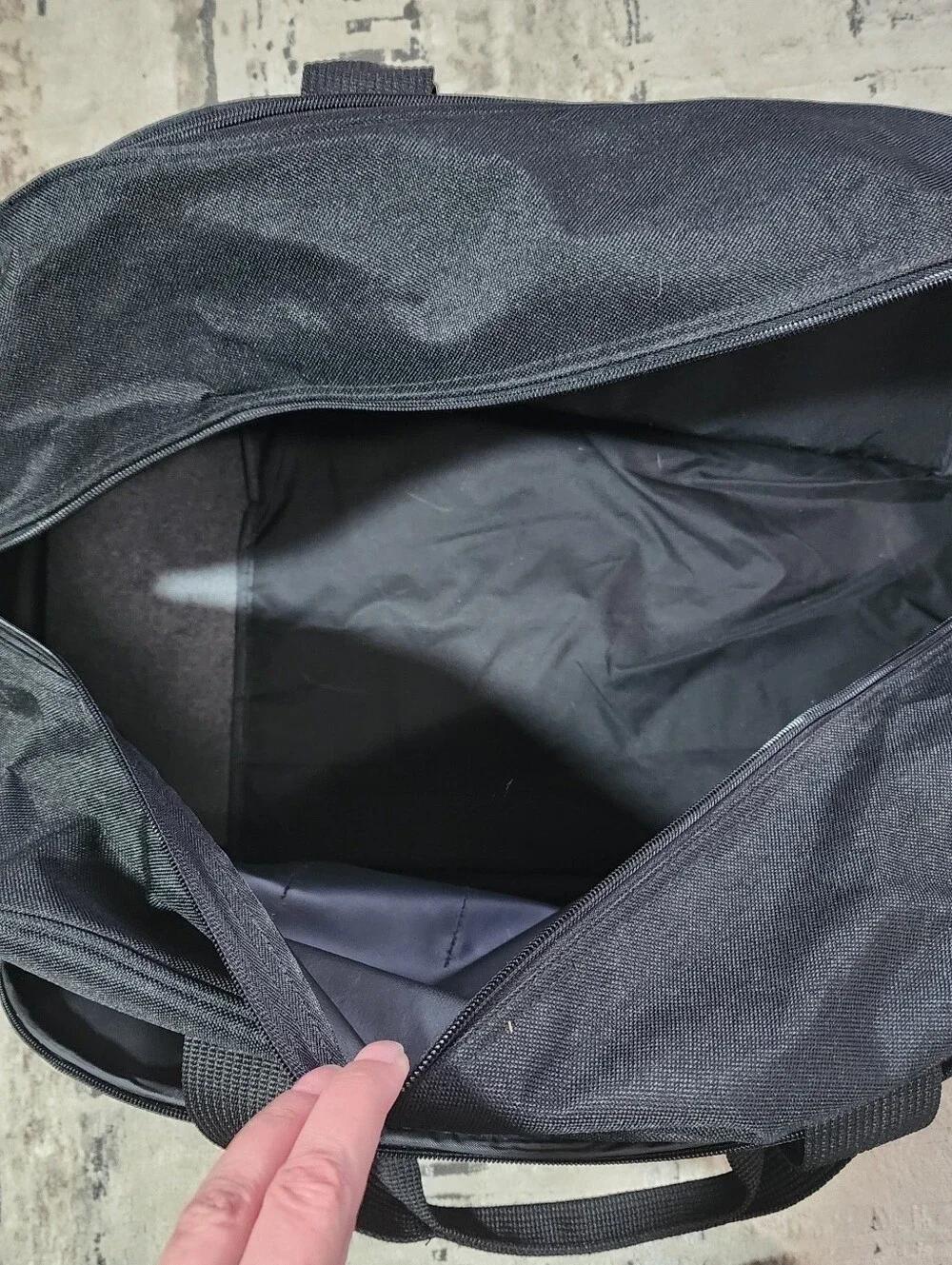 LEEDS Promo Black Travel / Duffle Bag Lightweight Canvas Gym Bag Athleisure